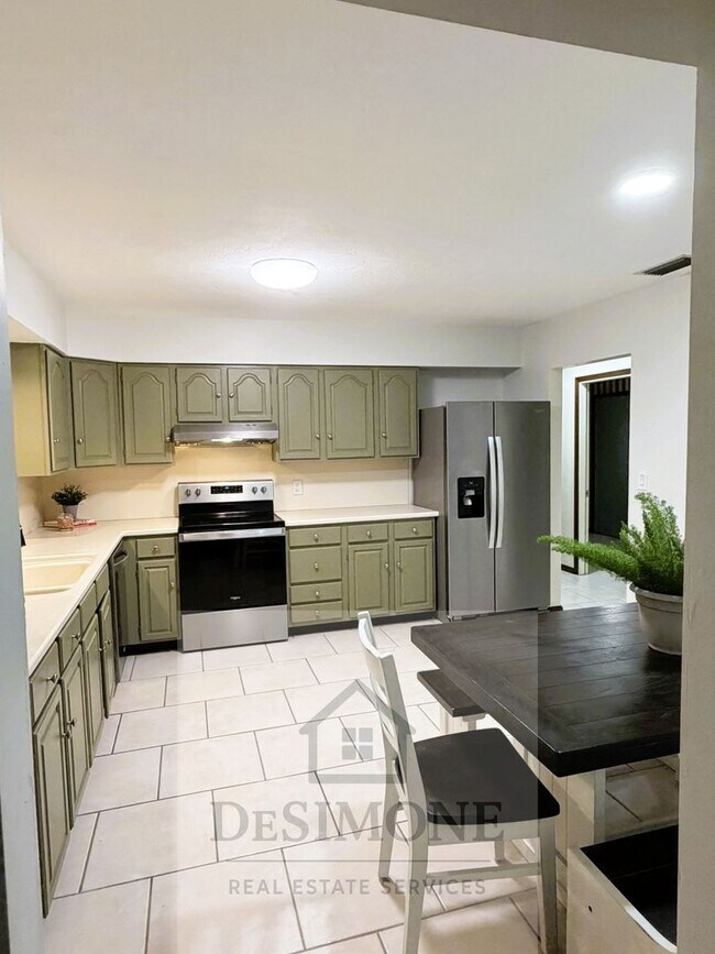 Building Photo - 4530 SW 46th St