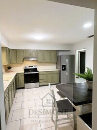 Building Photo - 4530 SW 46th St