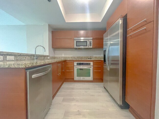 Building Photo - 2681 N Flamingo Rd
