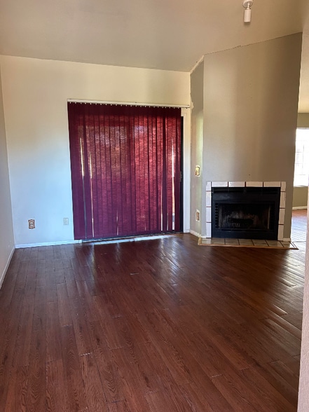 Primary Photo - 1698 W Park Wood Ln