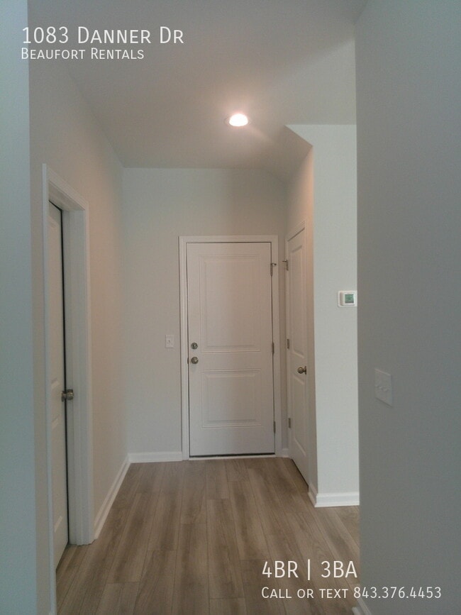 Building Photo - 1083 Danner Dr