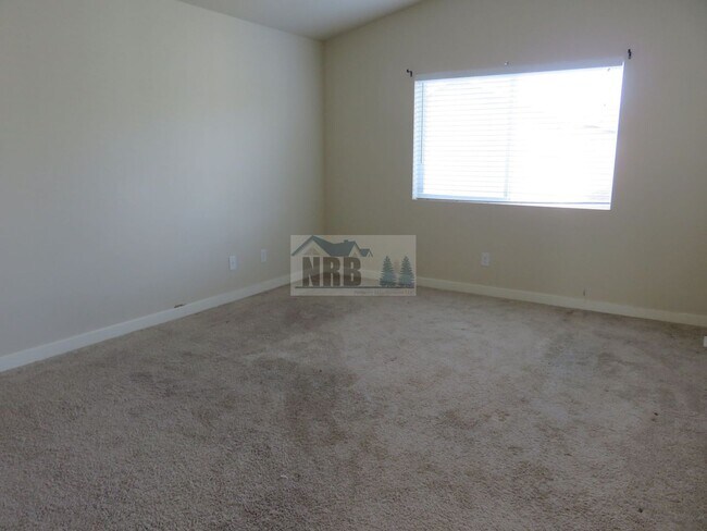 Building Photo - Stunning 3 bd House located in a Gated Community of Puyallup!