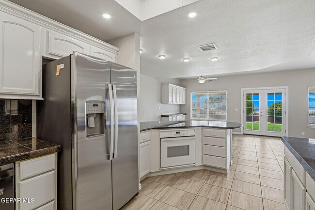 Building Photo - 825 Dulce Tierra Dr