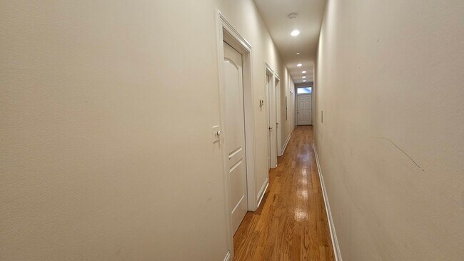 Building Photo - 3337 N Halsted St