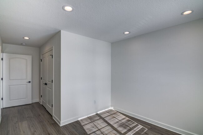 Building Photo - 2550 Dawes Place