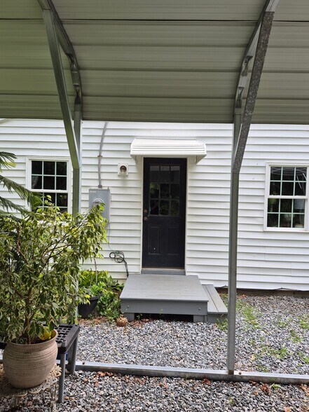 Building Photo - 31497 Russel Rd
