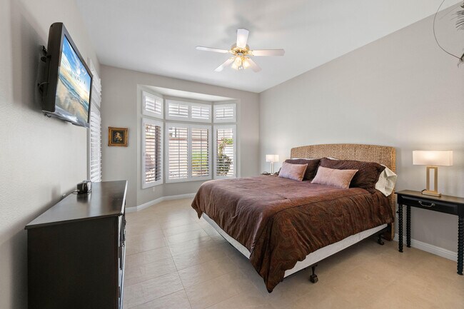 Building Photo - 38537 Fallbrook Ave