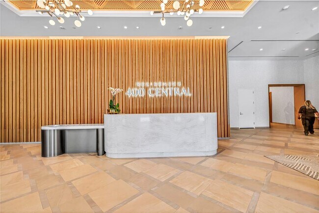 Building Photo - 400 Central Ave