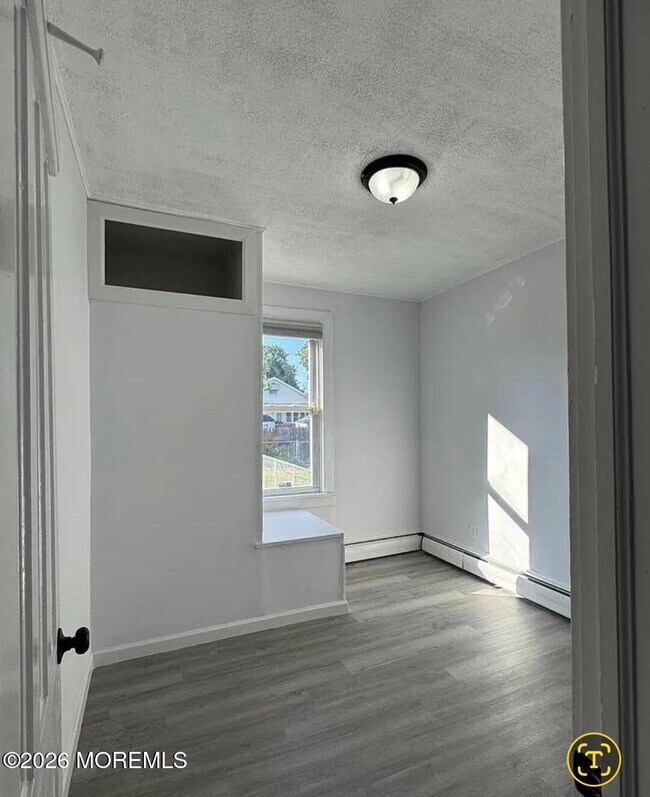 Building Photo - 144 Beal St