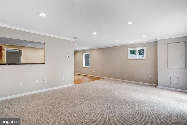 Building Photo - 1424 N Longfellow St