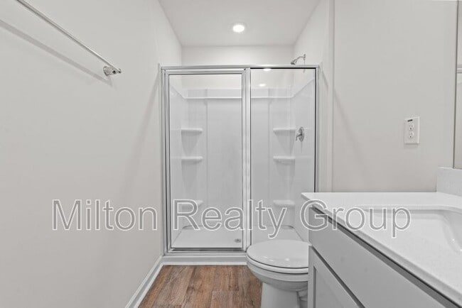 Building Photo - 122 March Crk Dr