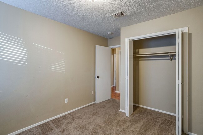 Building Photo - 1906 Beacon Way