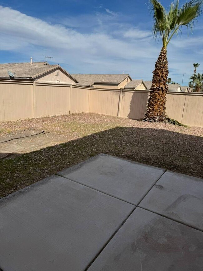 Building Photo - 2228 Cambridge Elms St