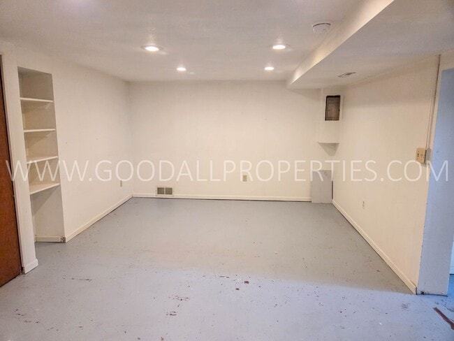 Building Photo - Charming 2 bedroom 1 bath home in Beaverdale area!