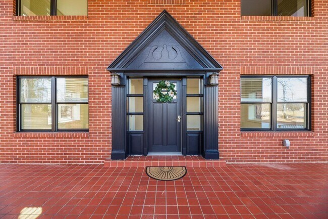 Building Photo - 2113 W Madison Ave