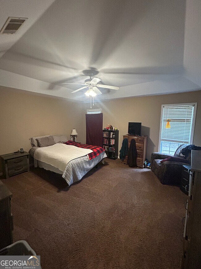 Building Photo - 146 Oak Meadows Dr