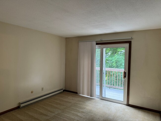 Building Photo - 2 bedroom, 1 bathroom in West Lebanon