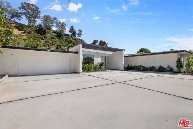 Building Photo - 1836 Loma Vista Dr