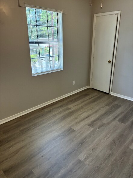 Building Photo - 2203 Jurgensen St