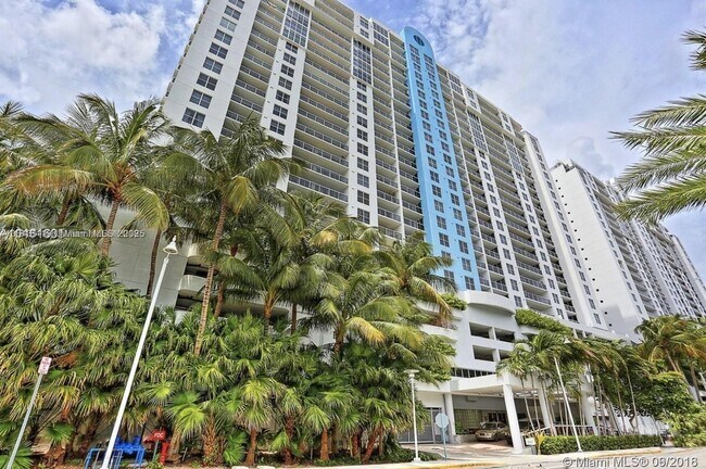 Building Photo - 1900 Sunset Harbour Dr