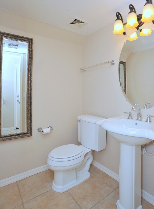 Building Photo - 4 Bedroom, 2.5 Bathroom in Oro Valley