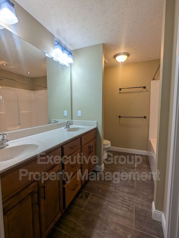 Building Photo - 120 Victory Lake Dr