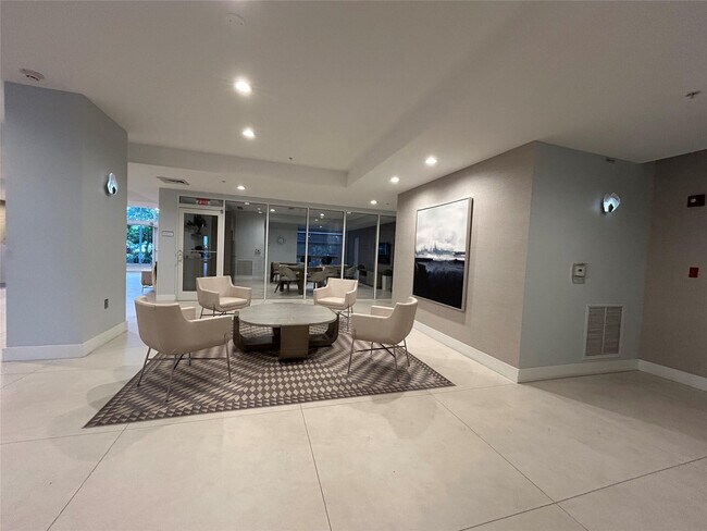 Building Photo - 704 N Ocean Blvd
