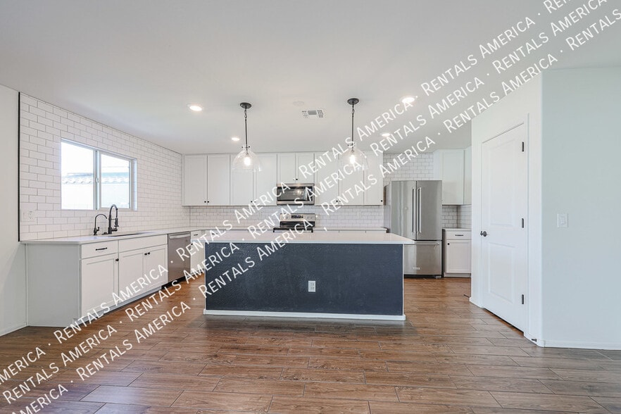 Building Photo - 12620 W Glenn Dr