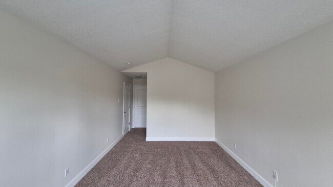 Building Photo - 3 Bedroom 2.5 Bath Town-Home in Gresham ne...