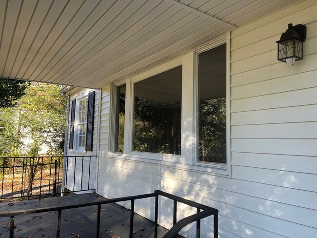 Building Photo - Beautifully renovated Normaltown 3/2 Home ...