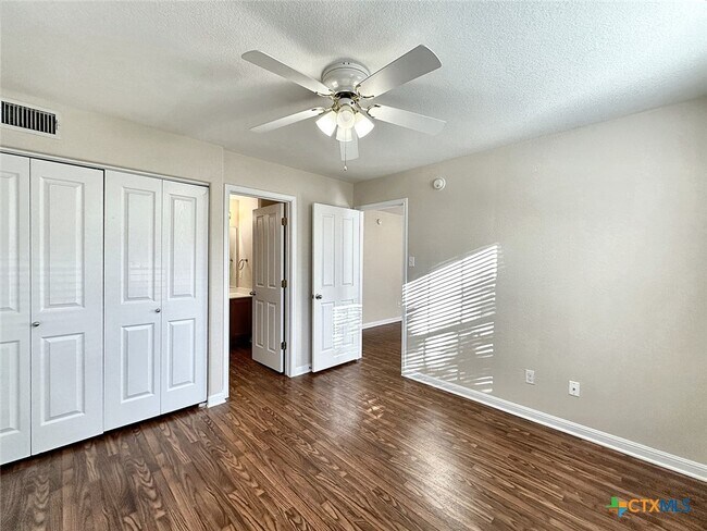 Building Photo - 148 Rush Haven