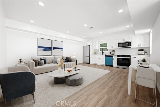 Building Photo - 6704 Kester Ave