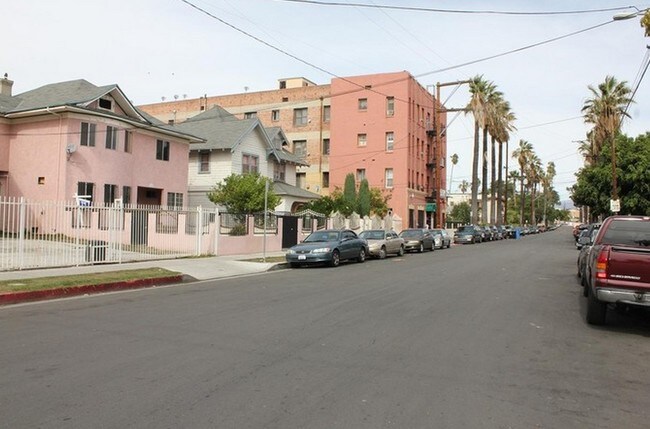 Building Photo - 1443 Bonnie Brae