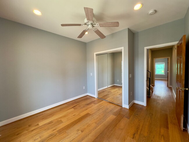 Building Photo - Spacious 3-Bedroom Townhome with Modern Am...