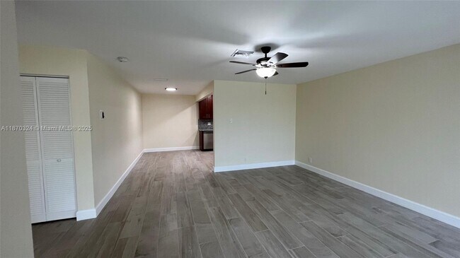 Building Photo - 2561 NE 10th Ct