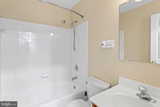 Building Photo - 6608 Beach Dr