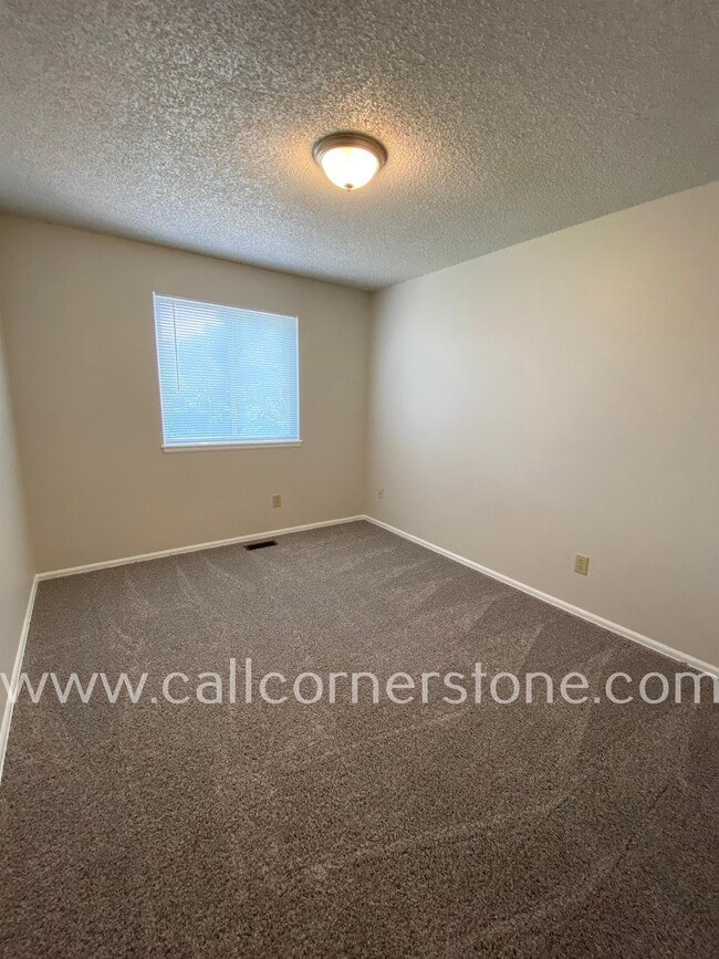 Building Photo - 3795 Valley View St