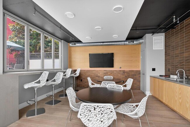 Building Photo - 1240 India St