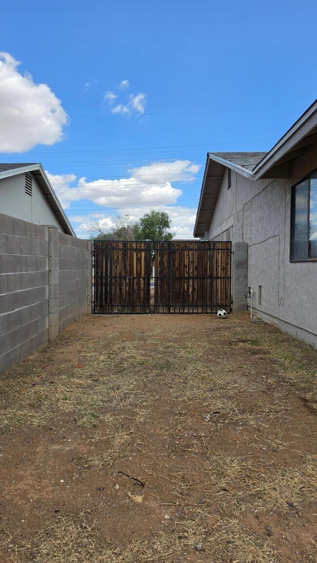 Building Photo - 4657 E Covina St