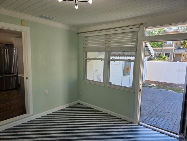 Building Photo - 775 20th Ave N