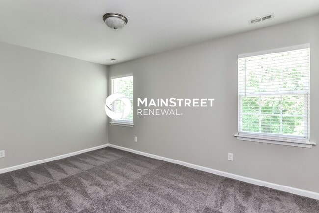 Building Photo - 4 Bedroom Pet-Friendly Home in Fuquay-Varina, NC with Main Street Renewal