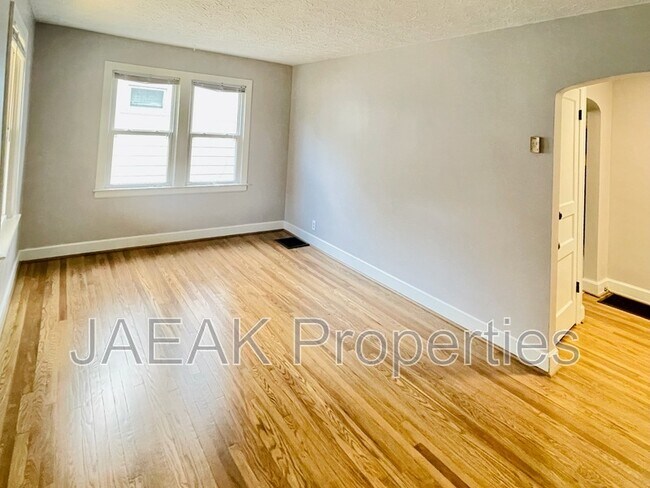 Building Photo - 1235 W Ashland Ave