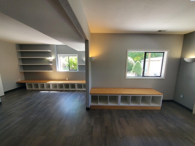 Building Photo - North Richland For Rent
