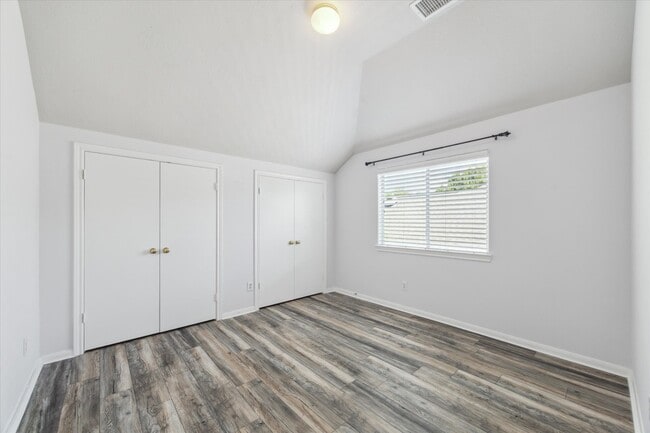 Building Photo - 310 Brook Forest Trail