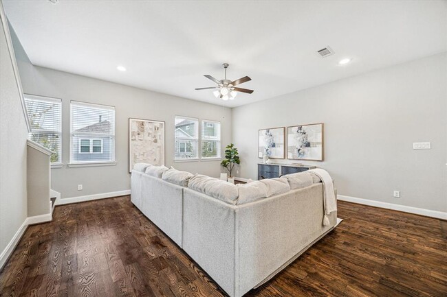 Building Photo - 5426 Camaguey St