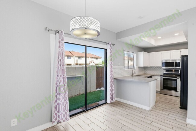 Building Photo - Charming Townhome Living in the Heart of Chandler – Community Pool & Prime Location!