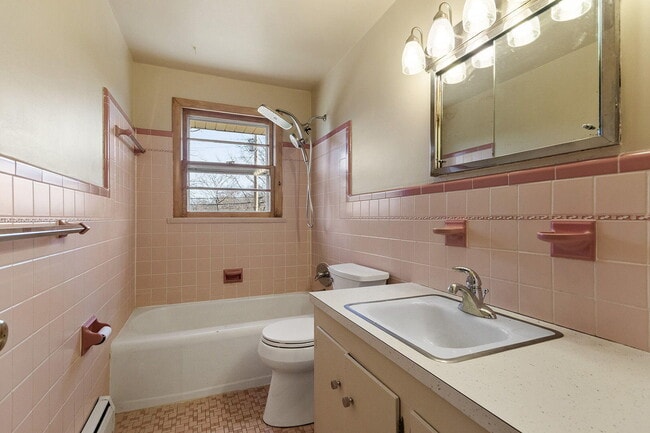 Building Photo - 340 Crown Point