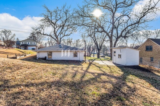 Building Photo - Updated Ranch Home in Bellevue