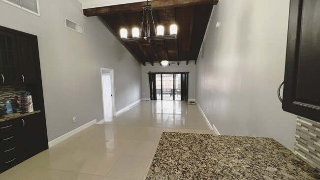 Dinning - 2310 Elm Ct