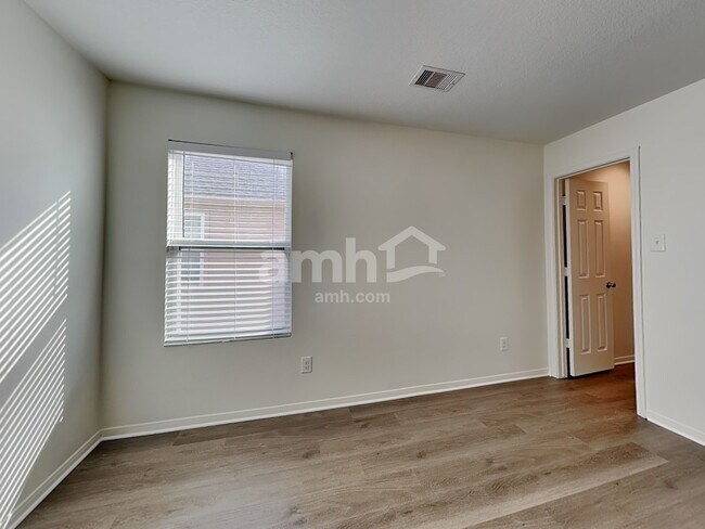 Building Photo - 16843 Blackberry Lily Ln